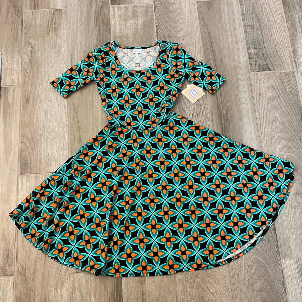 NWT Stretchy Lularoe Nicole